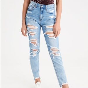 NWT American Eagle Ripped Light Wash Mom Jeans